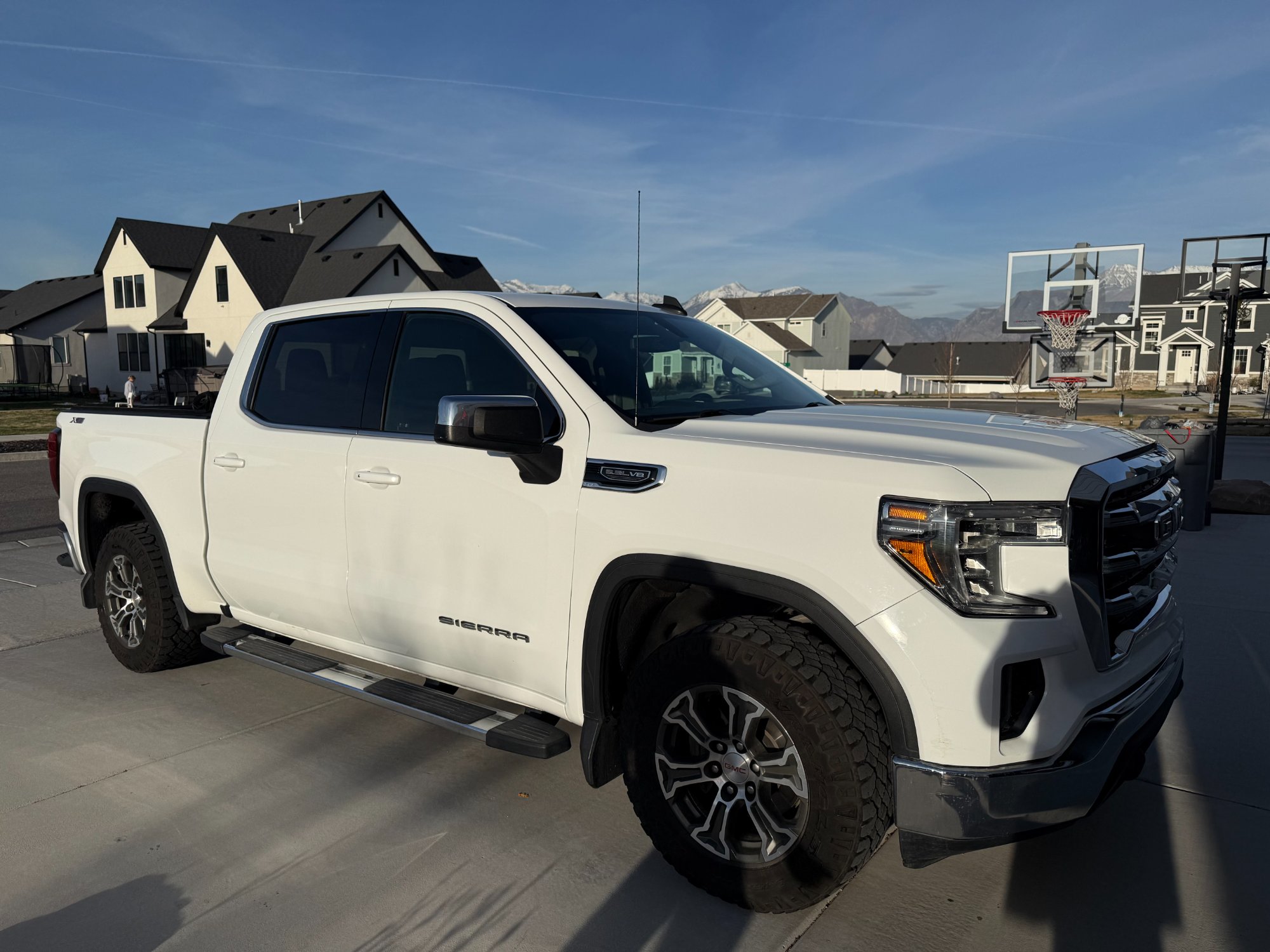 Blanco GMC Sierra front angle